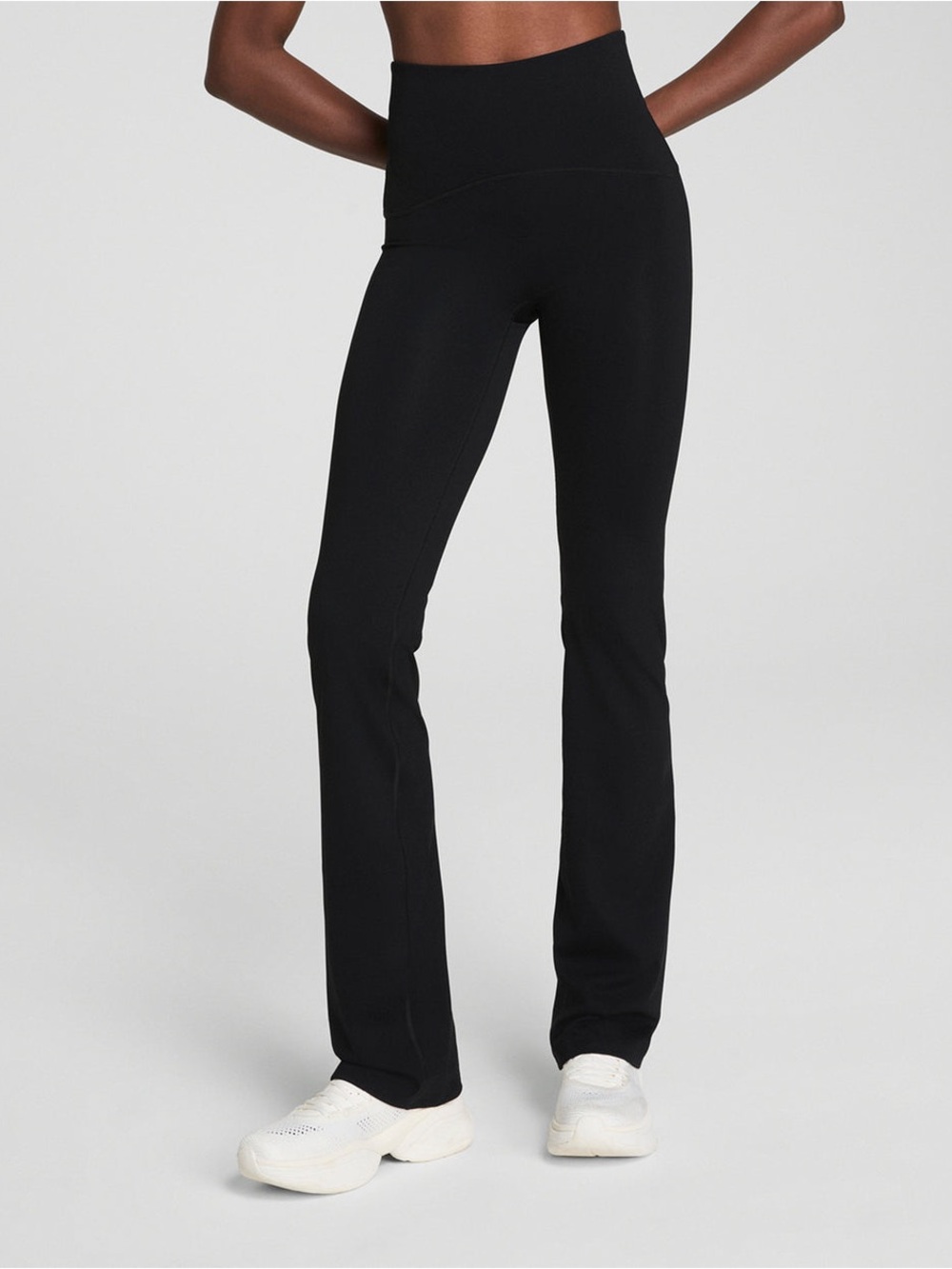 SPANX Booty Boost Flare Yoga Pants in Very Black Sz Medium